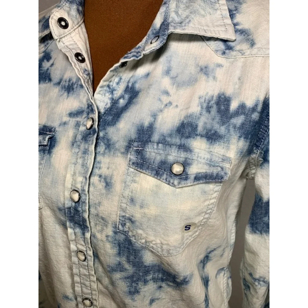 PRICE DROP! Women's American Eagle Button Down Shirt Size S Blue Tie Dye - Picture 2 of 5